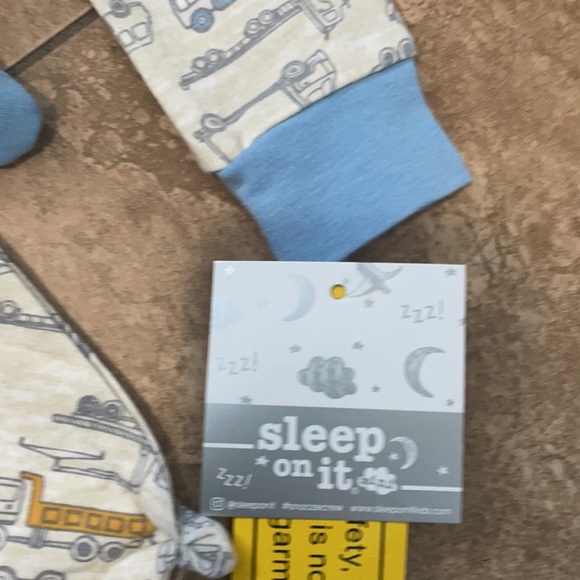 Pajamas 18 months w/Bear - Picture 3 of 3